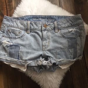 💕🌴☀️AE distressed jean shorts! Patches w/lace 💕